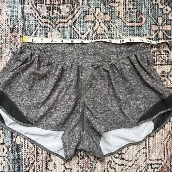 Lululemon Hotty Hot Short II 2.5" Heather Lux Multi Black Heathered Black Size 8 - Image 11