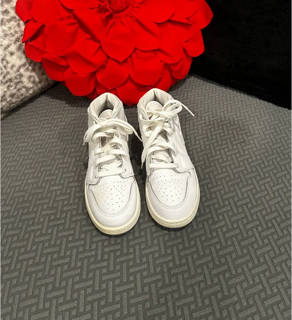 Air Jordan 1 Mid white sneakers - Image 2