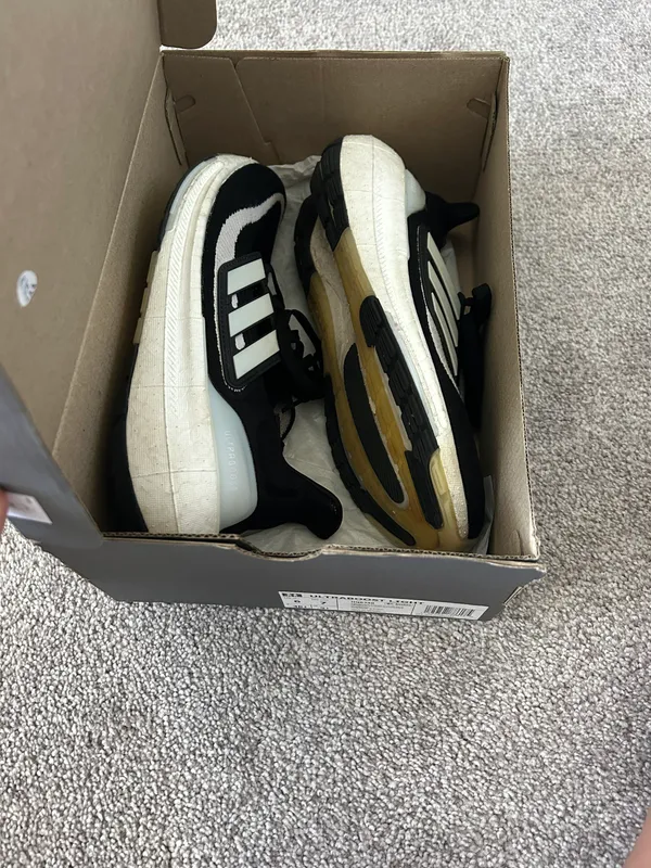 Adidas Ultraboosts - Image 4