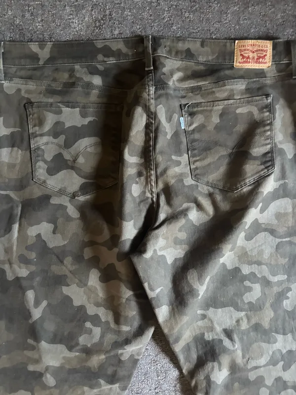 Levi’s’ 311 Shaping Skinny Camo pants woman’s size 24 EUC - Image 5