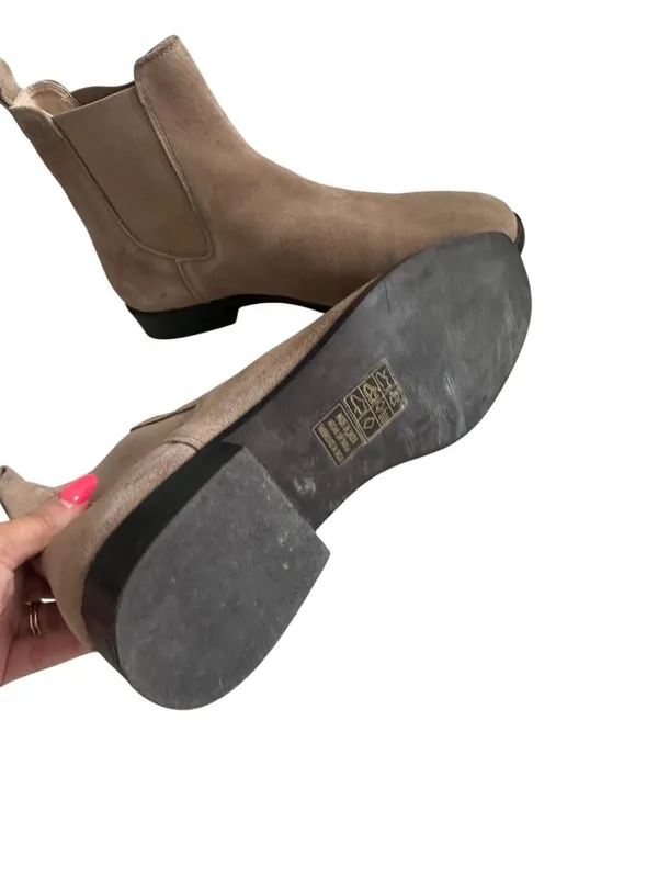 FIND Tan Suede Flat Ankle Boots Size 8.5 / 39 - Image 3