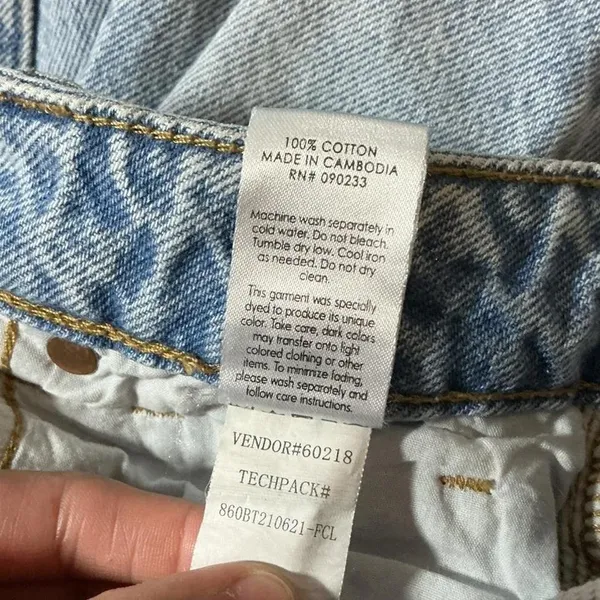 PacSun Mom Jeans Light Wash‎ Distressed High Waisted Denim Blue Size 26 - Image 6