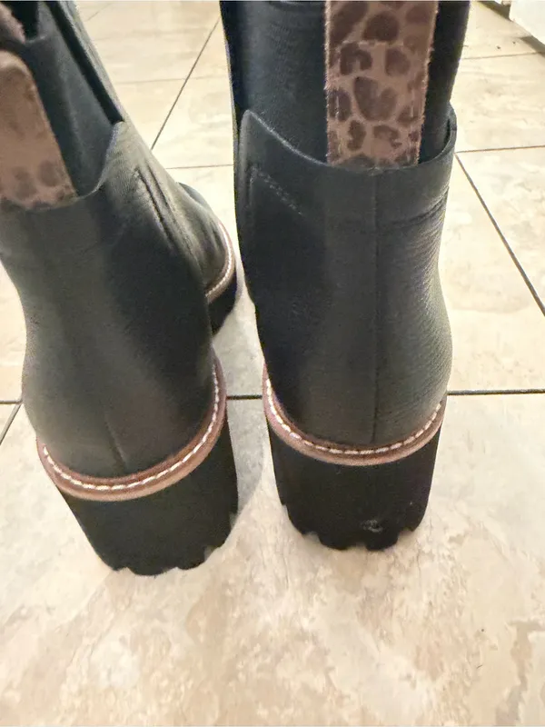 Dolce Vita Black Leather Chelsea Ankle Boots with Leopard Pull Tab - Image 7