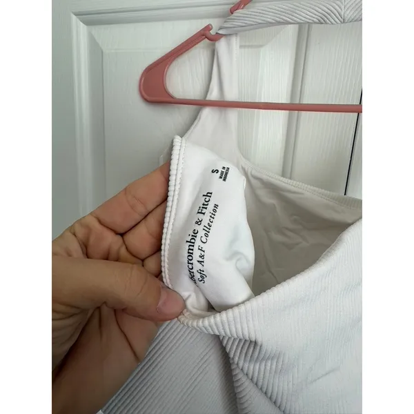 Abercrombie & Fitch white ribbed halter top size S - Image 2
