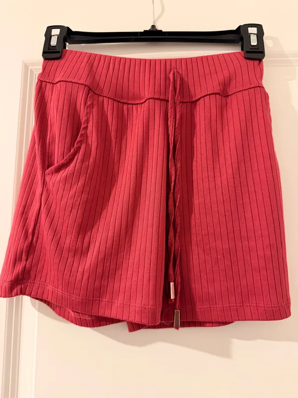 New Mix Ribbed Crop Tank and Drawstring Shorts Set in Red - Image 3
