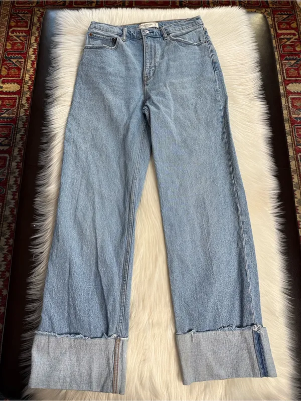 Abercrombie The 90’s Relaxed High Rise Cuffed Jeans - Image 2