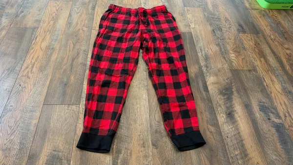 Old Navy Buffalo Red/Black Plaid Pajama Jogger Pants Women Size Medium Holiday - Image 2