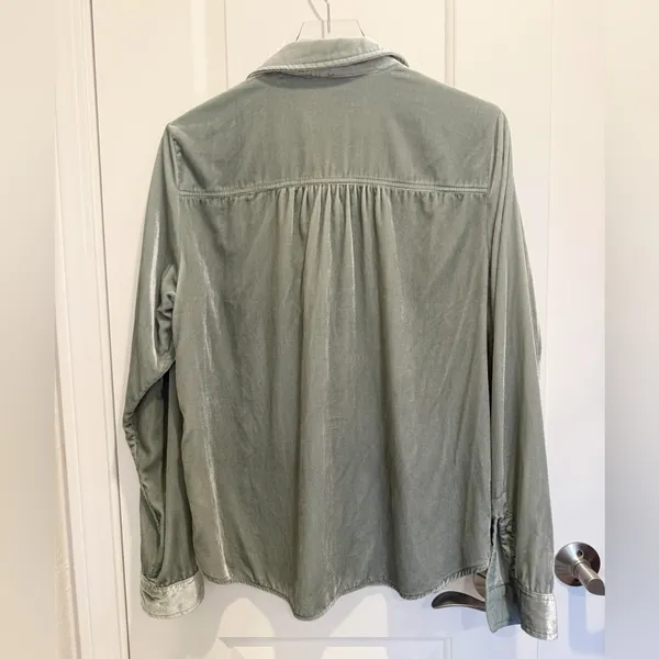 ANTHROPOLOGIE MAEVE Karina Velvet Button Down Top in Sage Green size 10‎ - Image 3