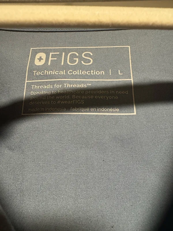 FIGS Casma Three-Pocket Scrub Top Women’s Large Dusty Blue - Image 4