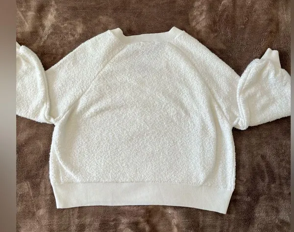 Soft & cozy white sweater - Image 6