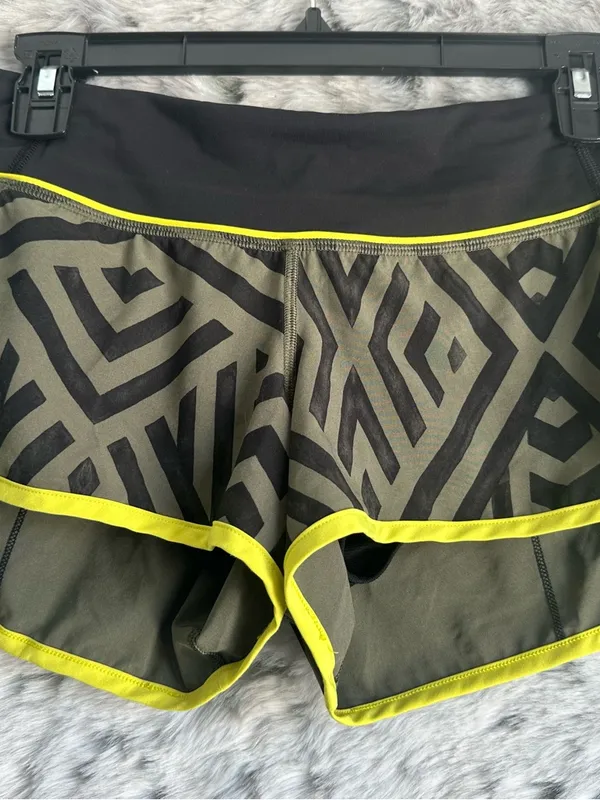 292. Lululemon sz 2 . Only sport bra  - Image 5