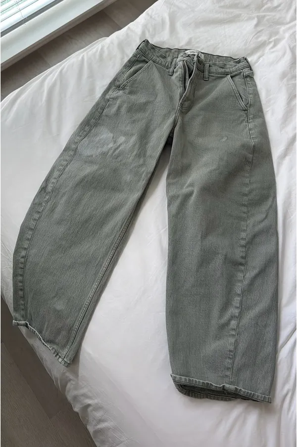 Abercrombie High Rise Barrel Jeans - Image 3