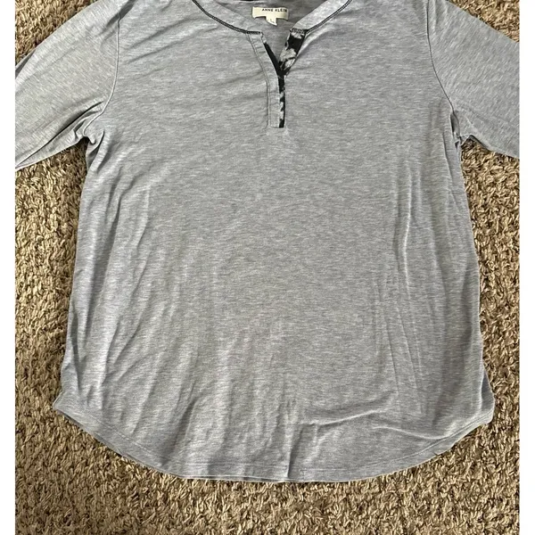 Anne‎ Klein Women's Light Blue Long Sleeve V-Neck Tee Size Small - Image 6