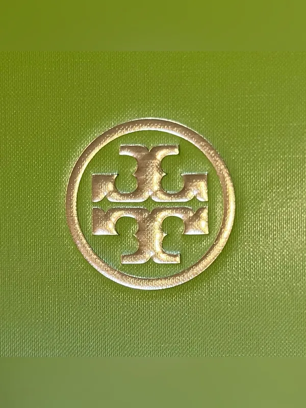 Tory Burch Signature Green Shoebox & Matching Dust Bag Set - Image 9