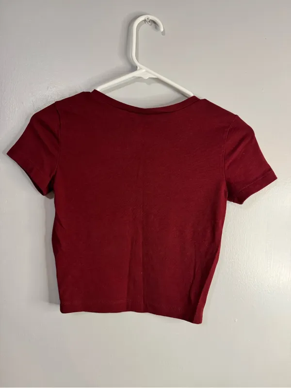 Wild Fable Burgundy V-Neck Short Sleeve Crop Top Size XS - Image 2