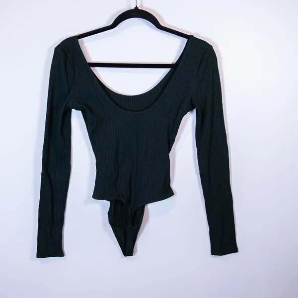 Wilfred Free Aritzia Seamless Rib Knit Stretch Scoop Neck Long Sleeve Bodysuit - Image 4