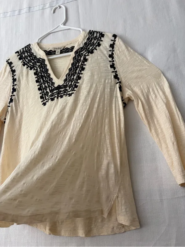 Lucky Brand Long Sleeve Blouse Women’s Size M Embroidered V-Neck(A653) - Image 3