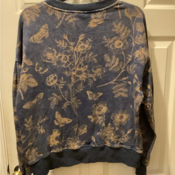 Umgee Blue and Tan Floral Crew Neck Sweater - Image 3