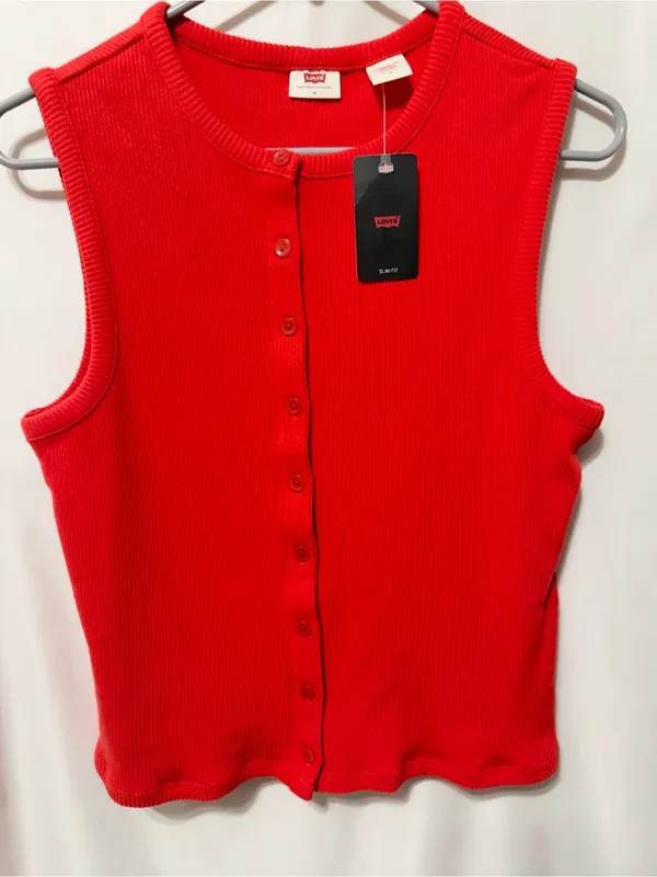 Rory Red Ribbed Button Up Top - Levi's- NWT size Medium - Image 7