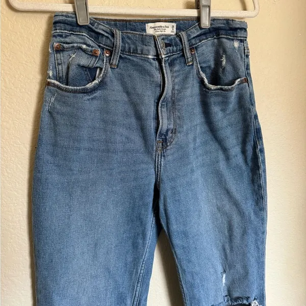 Abercrombie & Fitch Ankle Straight Ultra High Rise Jeans Sz 28 Short‎ Distressed - Image 6