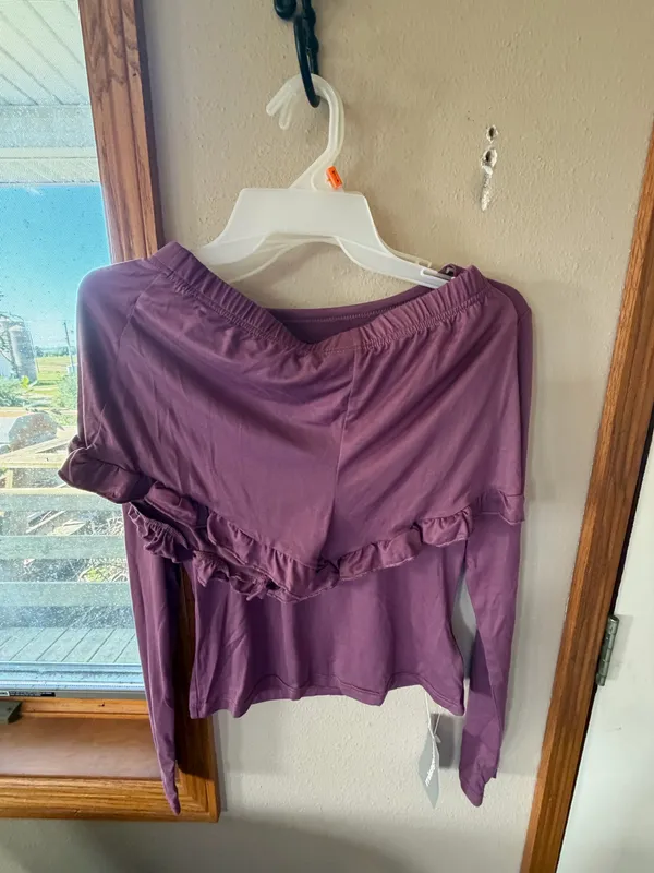 🆕💜Soft Ruffle Pajama Set in Plum - Image 9