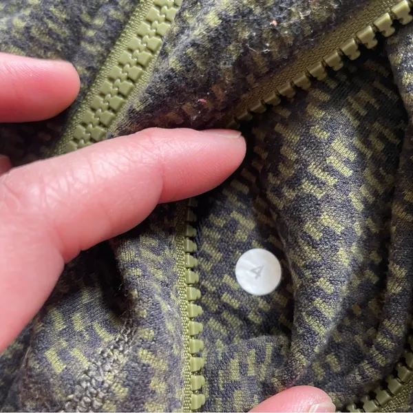 Lululemon Define Jacket in Brave Olive Size 4 - Image 12