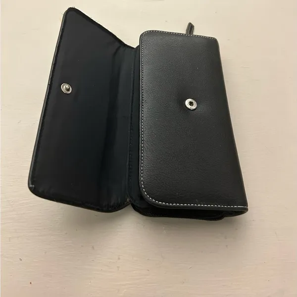 Clutch Chic Black Leather Wallet-RGA accessories-Very nice & clean. No flaws - Image 6