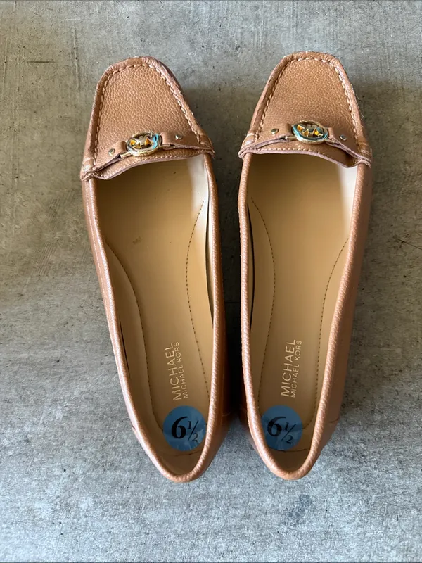 MICHAEL Michael Kors Chestnut Brown Leather Moccasin Flats with Gold MK Hardware - Image 4