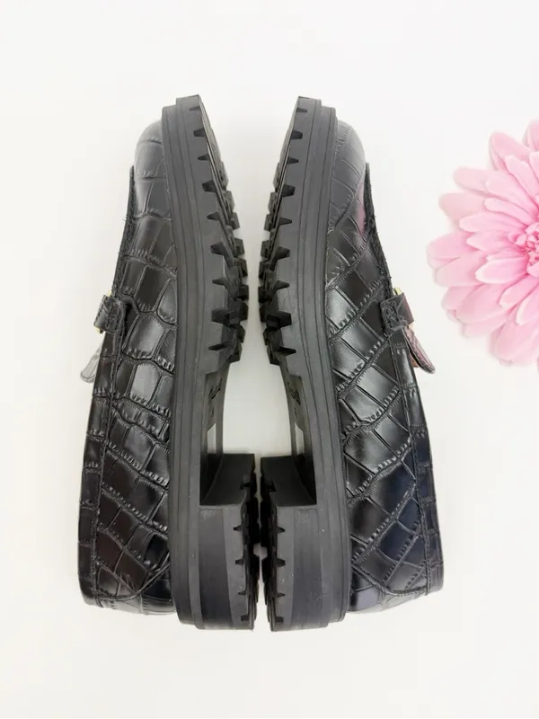 Madewell The Bradley Hardware Lugsole Loafer in Croc Embossed Leather True Black - Image 8