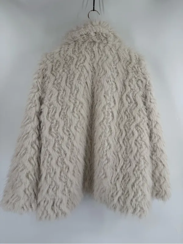 GB cream faux fur coat‎ size medium NWT - Image 2