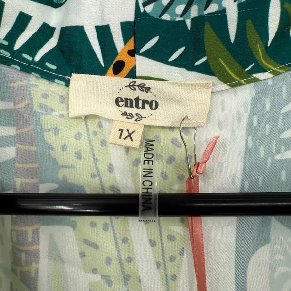 Entro Size 1X Short Sleeve Button Up Blouse Top Shirt Jungle Big Cat‎ Safari NWT - Image 4