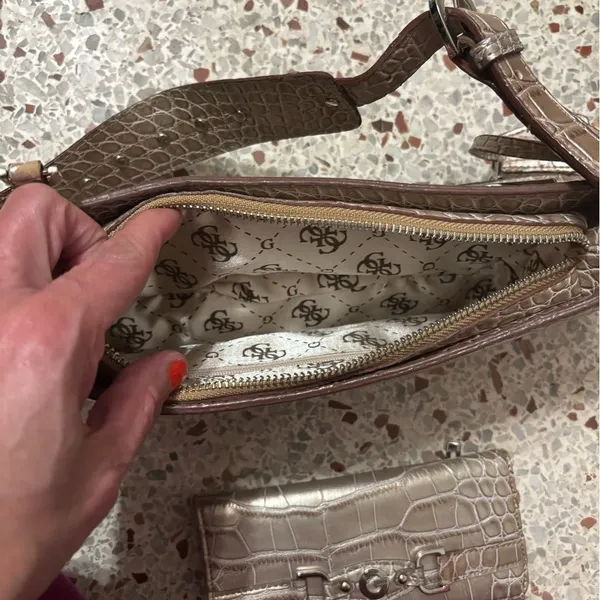 GUESS shoulder bag and wallet a crocodile skin effect - Image 6