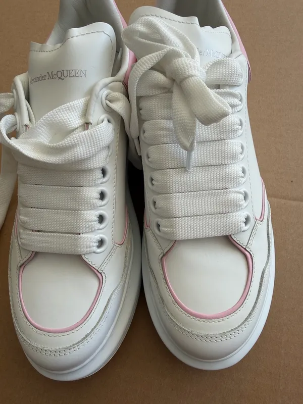 Alexander McQueen Sneakers Oversized - Image 11