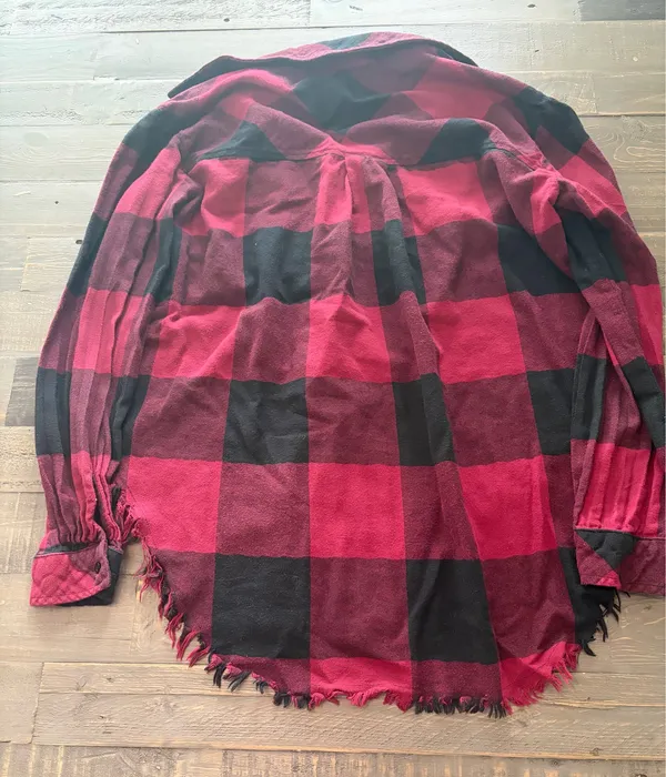 Jun & Ivy Buffalo Plaid Distressed Flannel Shirt Women’s M Red Black Raw Hem - Image 4