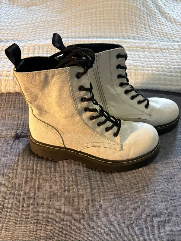 Sincerely Jewels leather “Harley” boot with side zip. - Image 3