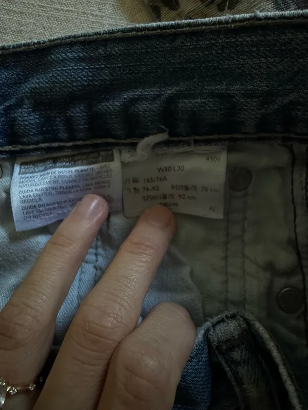 Levis Medium Wash Straight Leg Jeans - Image 3