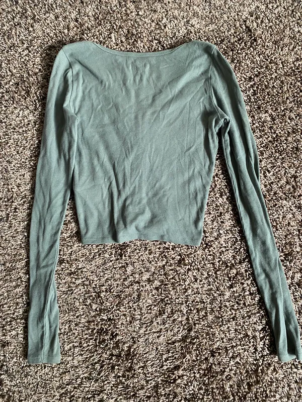 Hollister Green Cropped Long Sleeve - Image 2