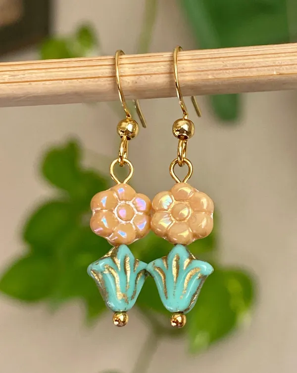 Handmade quality flower Czech glass beads unique fairy simple chic dangle earrings💐💚 - Image 4