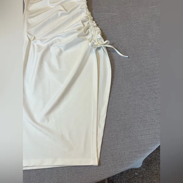 White Ruched Dress Size‎ Large - Image 7