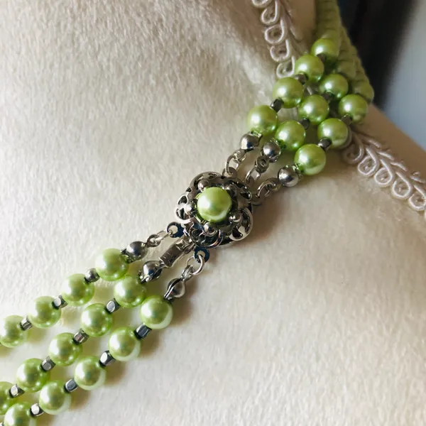 Handcrafted green Czech Pearl custom matching clasp necklace - Image 6