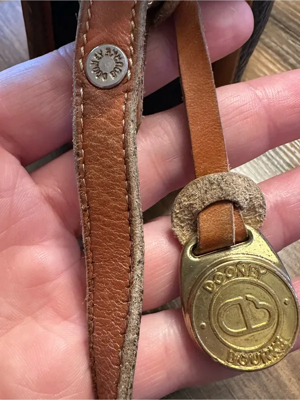 Dooney & Bourke Vntg Black Camel Pebbled Leather Crossbody Bag Brass Hardware - Image 3