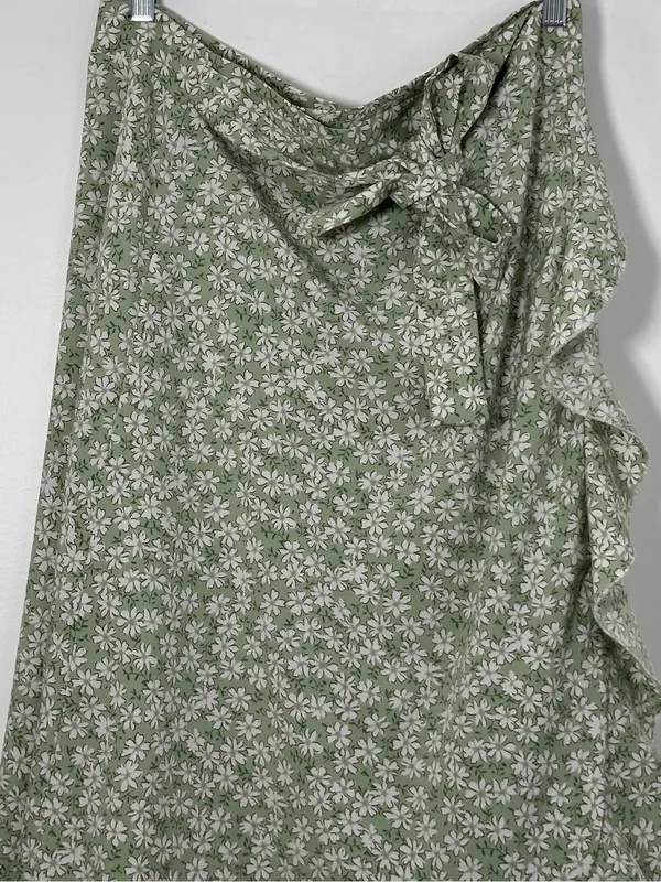 SHEIN Green Floral Wrap Ruffle Midi Skirt Size Medium - Image 2