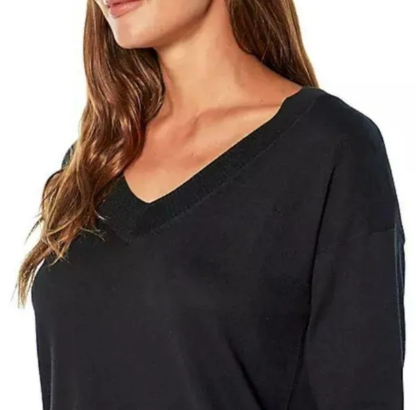 Gap Women's Relaxed Fit Lightweight V-Neck Sweater - Image 2