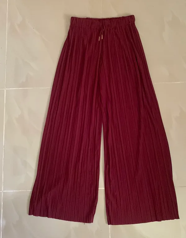 NWOT Solid Pleated Wide Leg Pants Red - Image 3