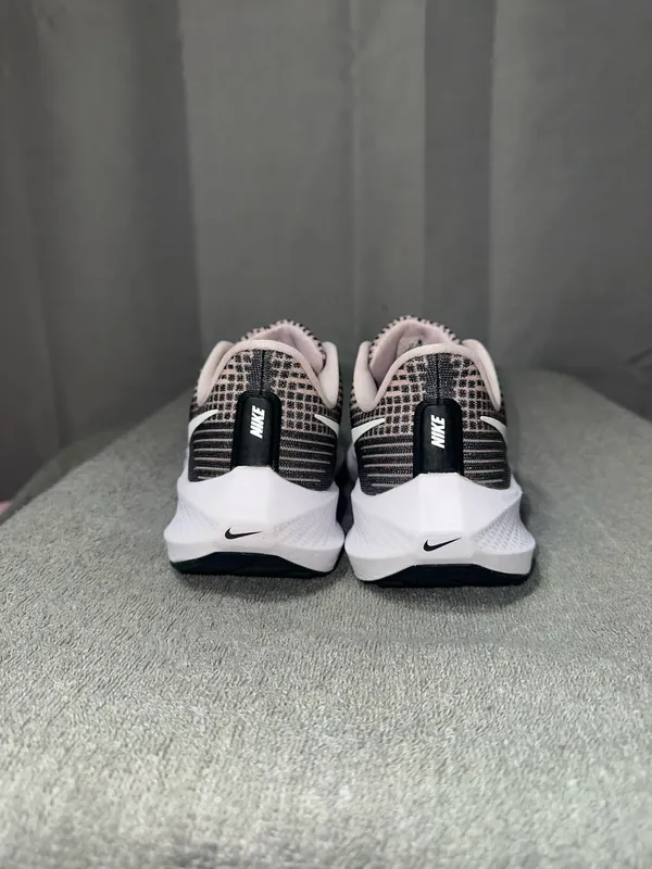 Women’s Nike Zoom Air Pegasus - Image 2