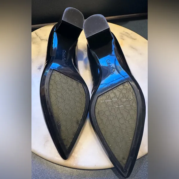 Calvin Klein Black Patent pointy Toe Block Heels. LN ,Slip. Resistance.Sz 6. - Image 8