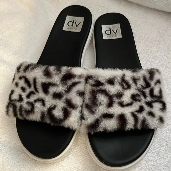 DV by Dolce Vita Women's Black and White Faux Fur Slides - Image 2