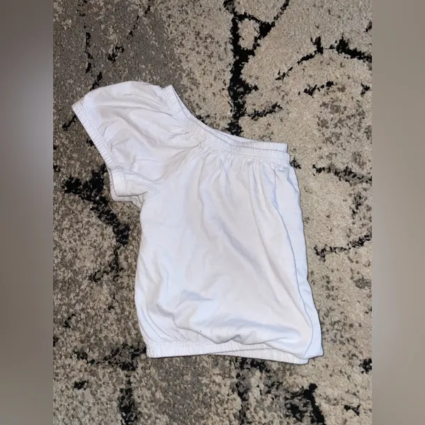 ⚠️SOLD⚠️Off the shoulder crop top - Image 4