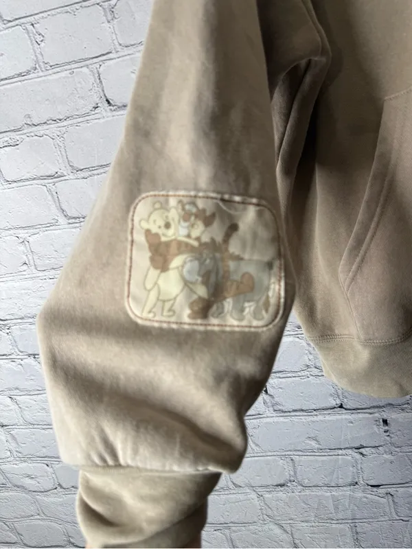 Women’s beige Winnie the Pooh zip front hoodie size medium - Image 11