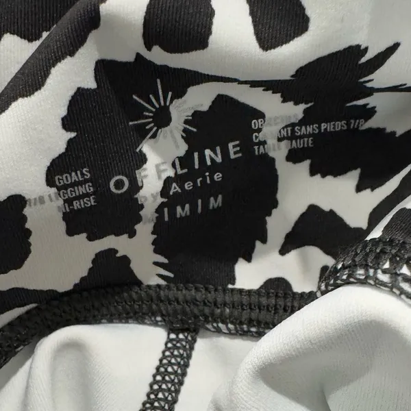 Aerie Offline High-Rise 7/8 Black White Abstract Animal Leggings Women’s Medium - Image 4